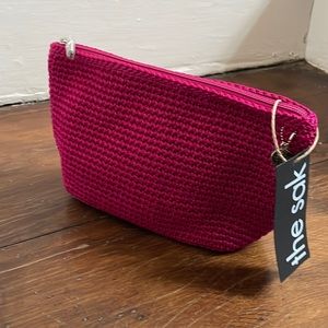 The Sak essential medium pinkberry pouch